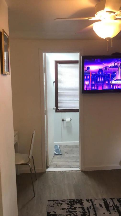Cozy Room With Private Bathroom New York Exterior photo